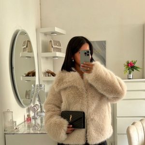 Veste Femme Fausse Fourrure Beige – Style Tendance et Douceur Luxueuse