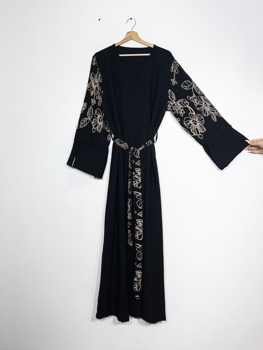 Ensemble Abaya – Noir & Crème avec Broderies Florales Orientales