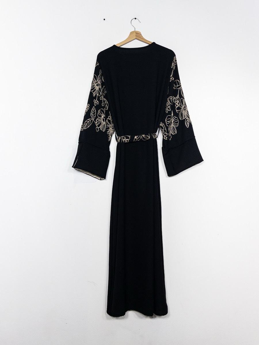 Ensemble Abaya – Noir & Crème avec Broderies Florales Orientales – Image 4