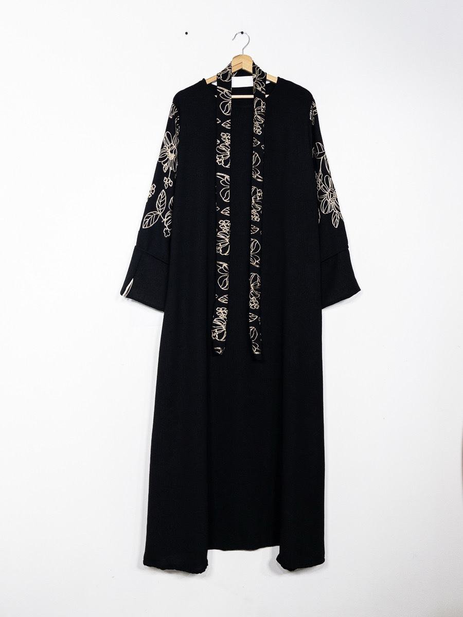 Ensemble Abaya – Noir & Crème avec Broderies Florales Orientales – Image 3